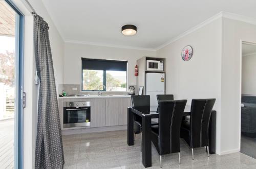 底楼双床单元两张床房a