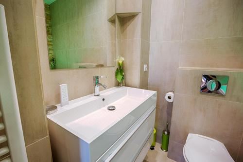 四居室公寓，带海景和水疗浴缸