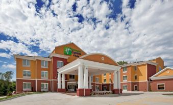 Holiday Inn Express & Suites Kansas City Sport Complex Area