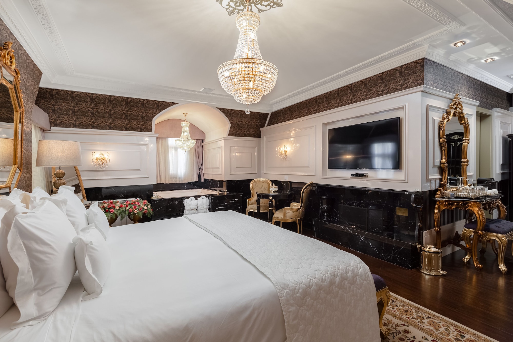 帝国大师套房，带按摩浴缸（套房）