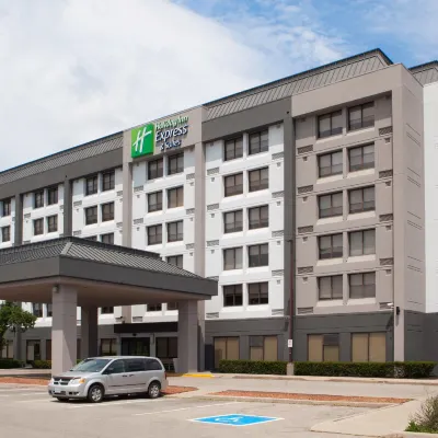 Holiday Inn Express & Suites MISSISSAUGA-TORONTO SOUTHWEST by IHG Hotels near Jack Darling Memorial Park
