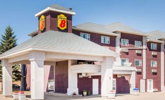 Super 8 by Wyndham Saskatoon Near Saskatoon Airport