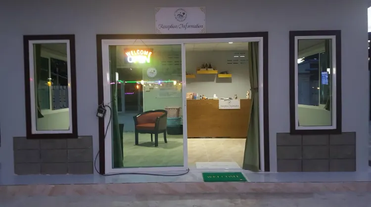 Lovely Paradise Phangan Hotel 食事・レストラン