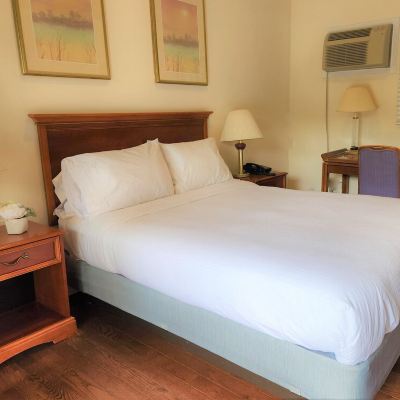 Studio Unit-1 King Bed The Wainscott Inn Promo Code
