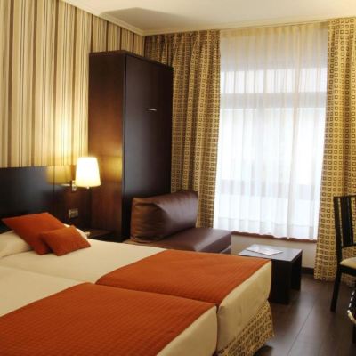 Interior twin room Hotel Conde Duque Bilbao Promo Code