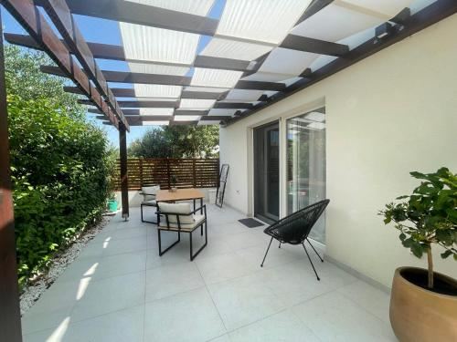 带露台一室公寓