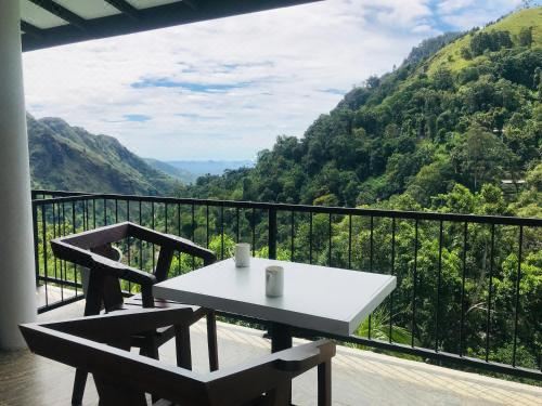 带山景的双人间