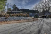 Big Sky Retreat - Incredible Mountain Views! Hike, golf, relax and unplug!