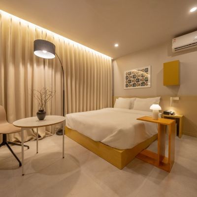 2대의 컴퓨터가 있는 디럭스 더블룸 노마드 아늑 구미점 쿠폰