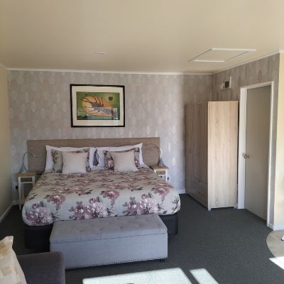 Deluxe Studio Suite, 1 King Bed, Fireplace, Mountain View Bay Cottages Promo Code