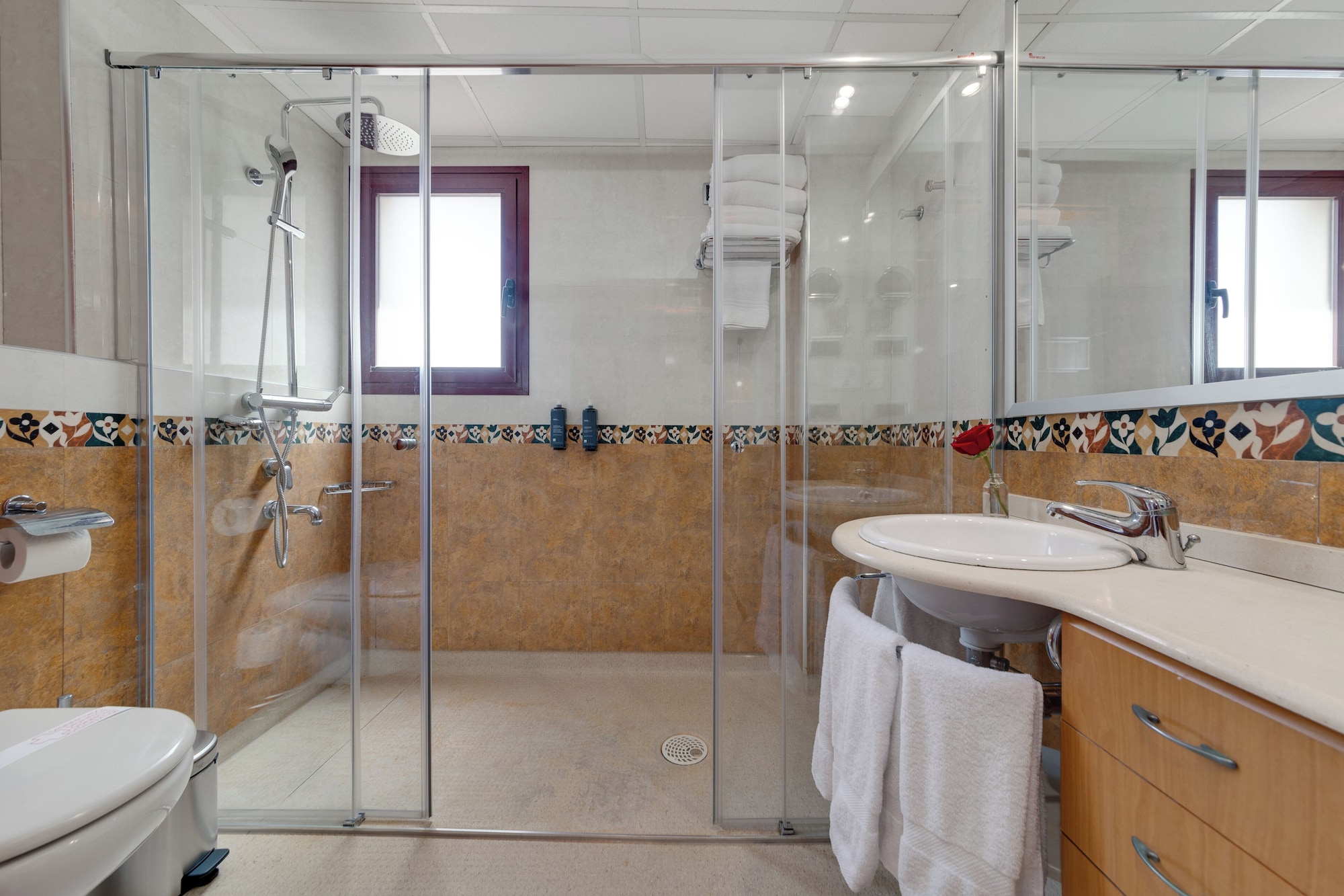 家庭房， 2 间卧室， 阳台， 城市景观