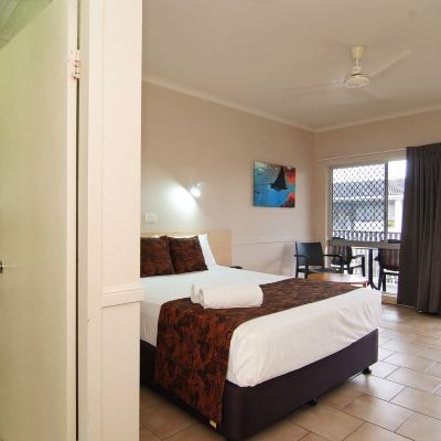 Standard Queen Room Comfort Inn Cairns City Promo Code