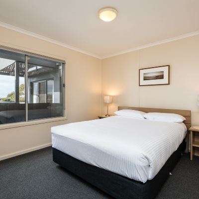 2 Bedroom Apartment Bellevue on The Lakes Promo Code