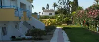 Leonidas Hotel & Studios