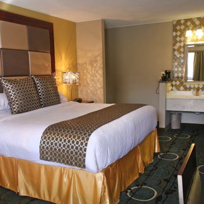 Standard King Room Gateway Inn and Suites Promo Code