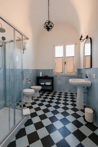 带阳台和海景的豪华双人房