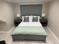 Newly Renovated Room With Private Bathroom - Sleeps 3 - 2 Beds Hotels in Bathgate