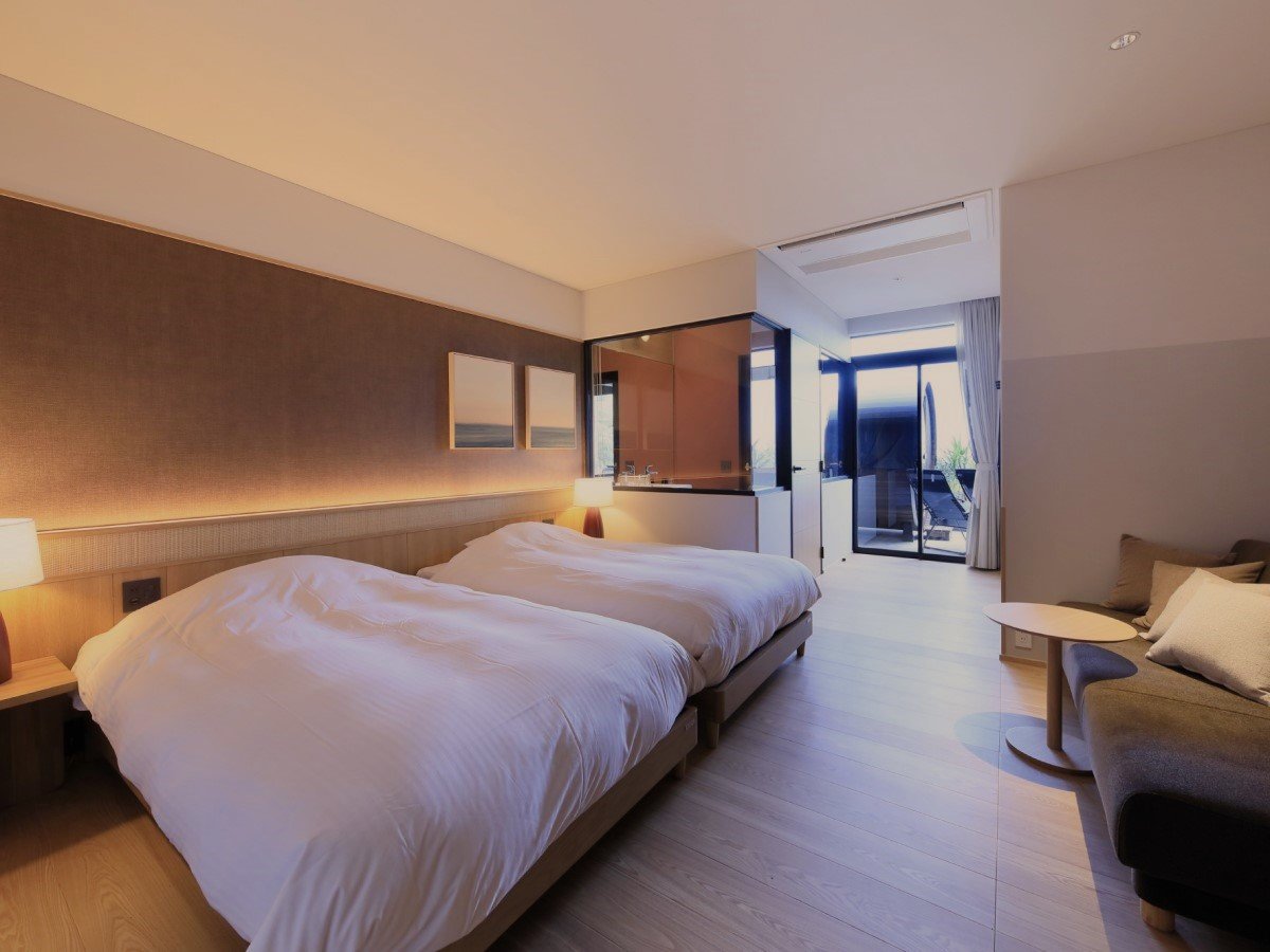 Main Building Regular Floor Junior Suite, Twin With Bath, Ocean View