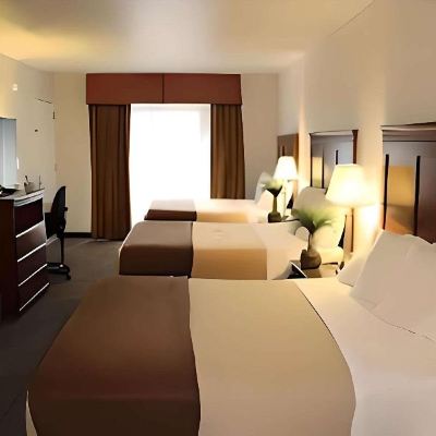 3 Queen Beds Nonsmoking Hotel E Real Promo Code
