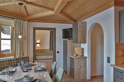 带阳台的两卧室公寓