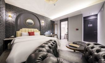 Chuncheon Lerocherrouge Hotel