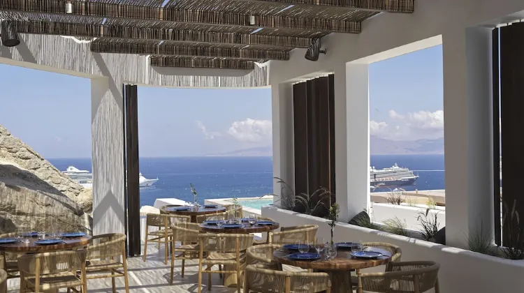 Lovia Mykonos 食事・レストラン