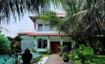 Villa Prambanan Jogja with Private Swimming Pool by Simply Homy