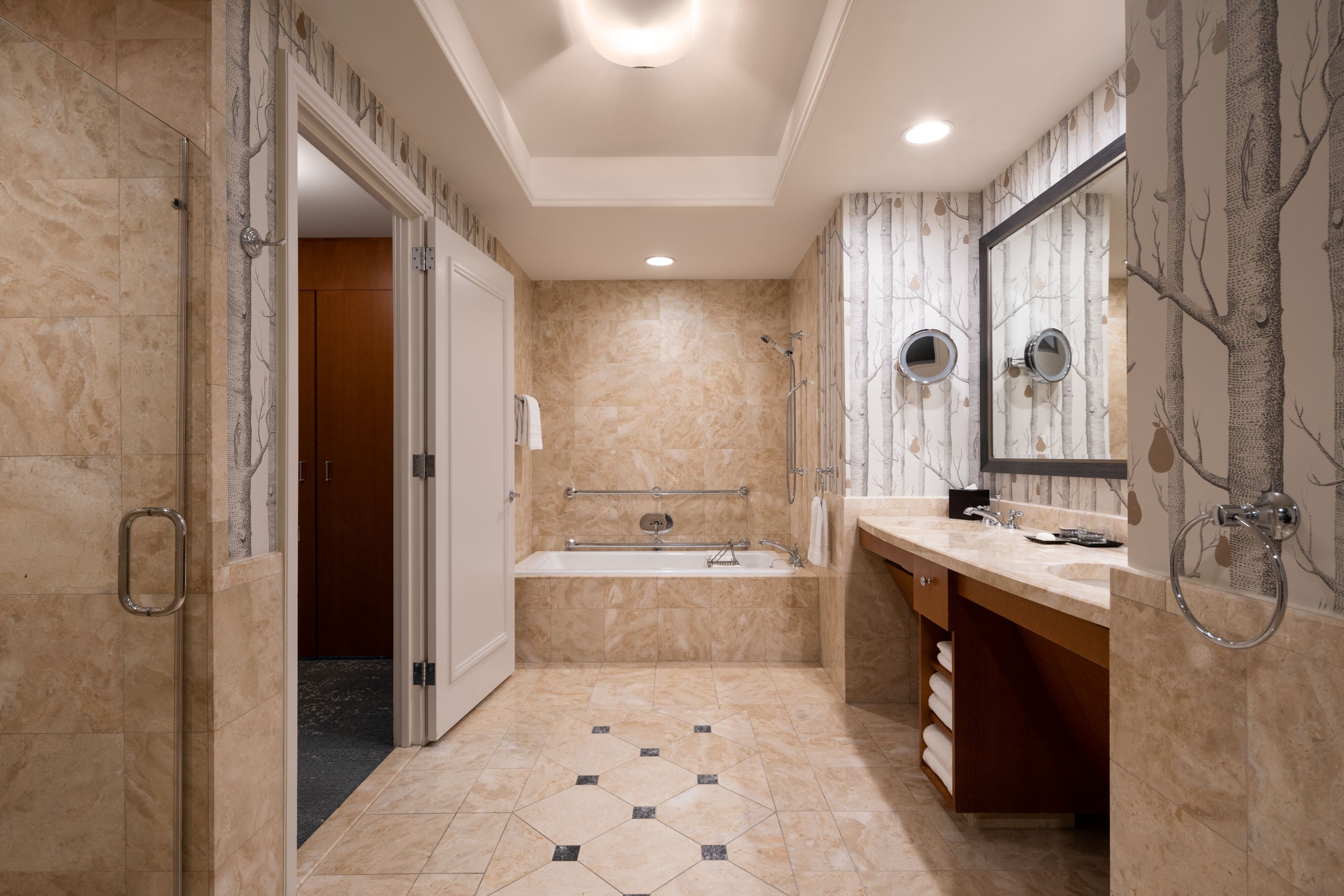 公园名胜景观特大床房