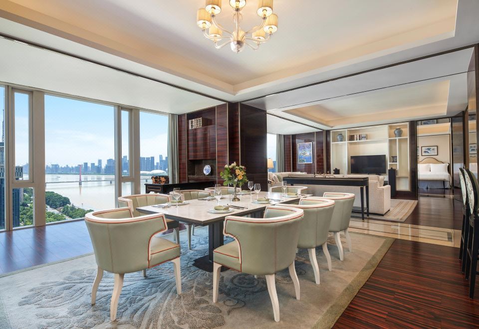 總統套房+獨立江景會客廳及開放式廚房