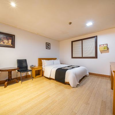 디럭스 더블룸 (욕조) E Joy Hotel 쿠폰
