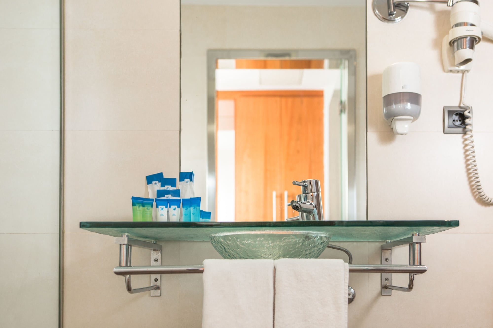 标准间（2名成人+1名小童）