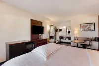 Super 8 by Wyndham Deerfield - Northbrook