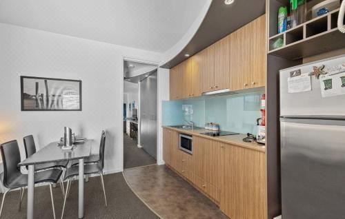 340 the Waves, the Esplanade, Cowes One-Bedroom Studio