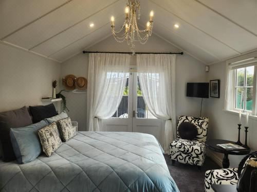 Petite on Regent Studio Apartment