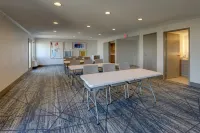 Holiday Inn Express & Suites BRANSON 76 CENTRAL by IHG