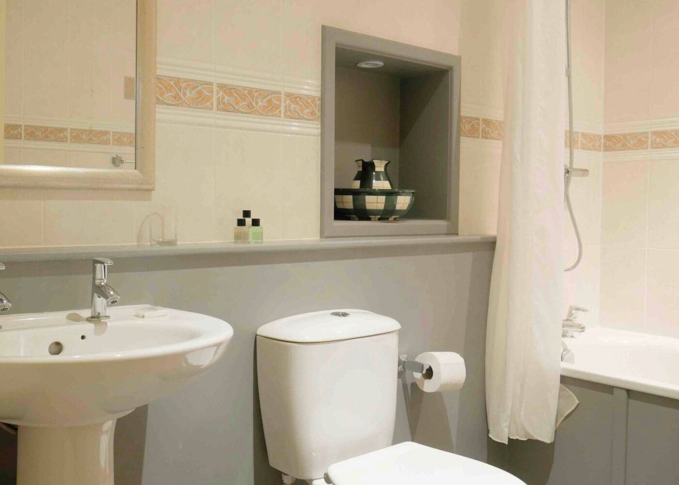 标准双人房或双床房， 1 张双人床或 2 张单人床， 无烟房， 允许带宠物