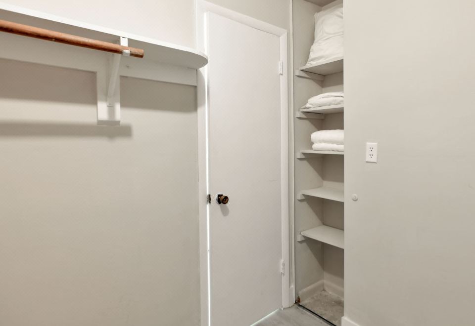 现代化一卧室公寓