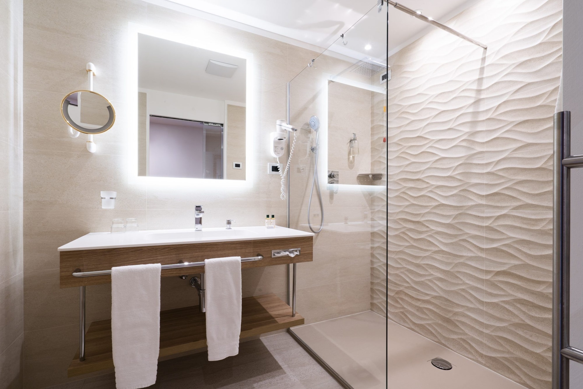 小型套房-带桑拿浴室