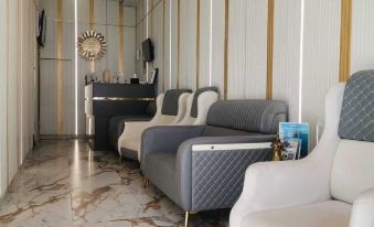 Holiday Season Hotel - Housity