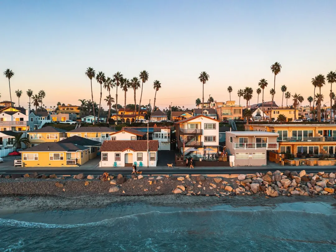 The Marbella - Oceanside, Californie