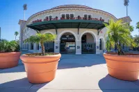 Coastal Luxury 7mi to Anna Maria Private Home
