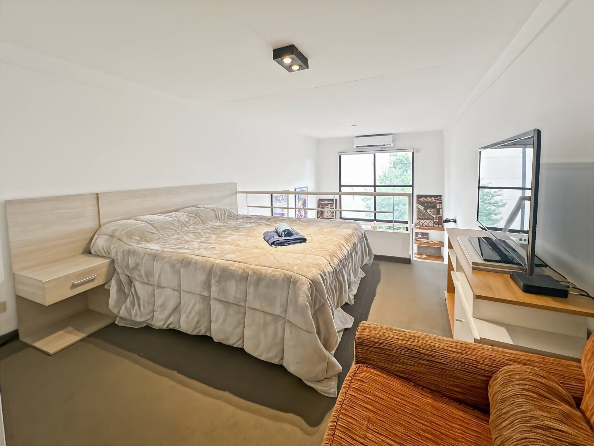 带阳台的一卧室城景公寓