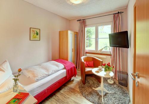 带阳台的两卧室公寓