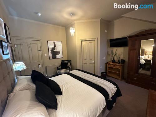 豪华特大床间（带连接浴室）