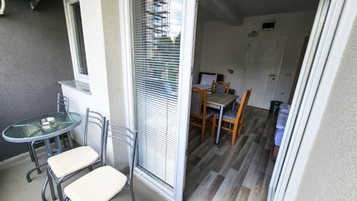 带阳台的三人房