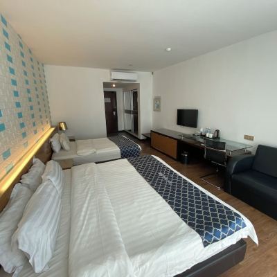 Bilik Deluxe Kupon New World Motel