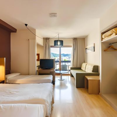Quadruple Room Hotel Oroel Promo Code