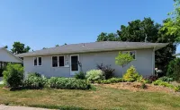 Private Entrance/Space. Peaceful Getaway. Close to Events. King Bed. Amenities! Hotel di 
