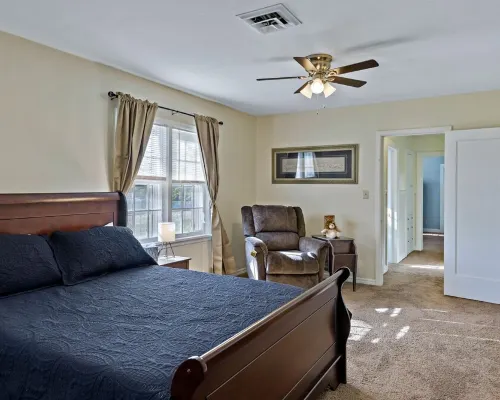 Home adjacent to Country Club, near Hospitals, Park, College and shopping. Hotels in Ada