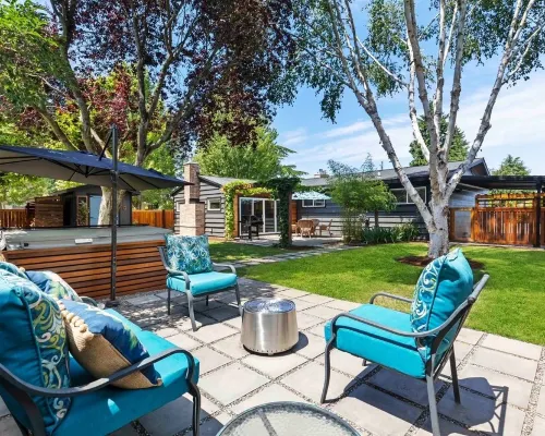 Seattle World Cup and NW Parks 3 Bedrooms Central AC Hot Tub & Outdoor Living ベリアンのホテル